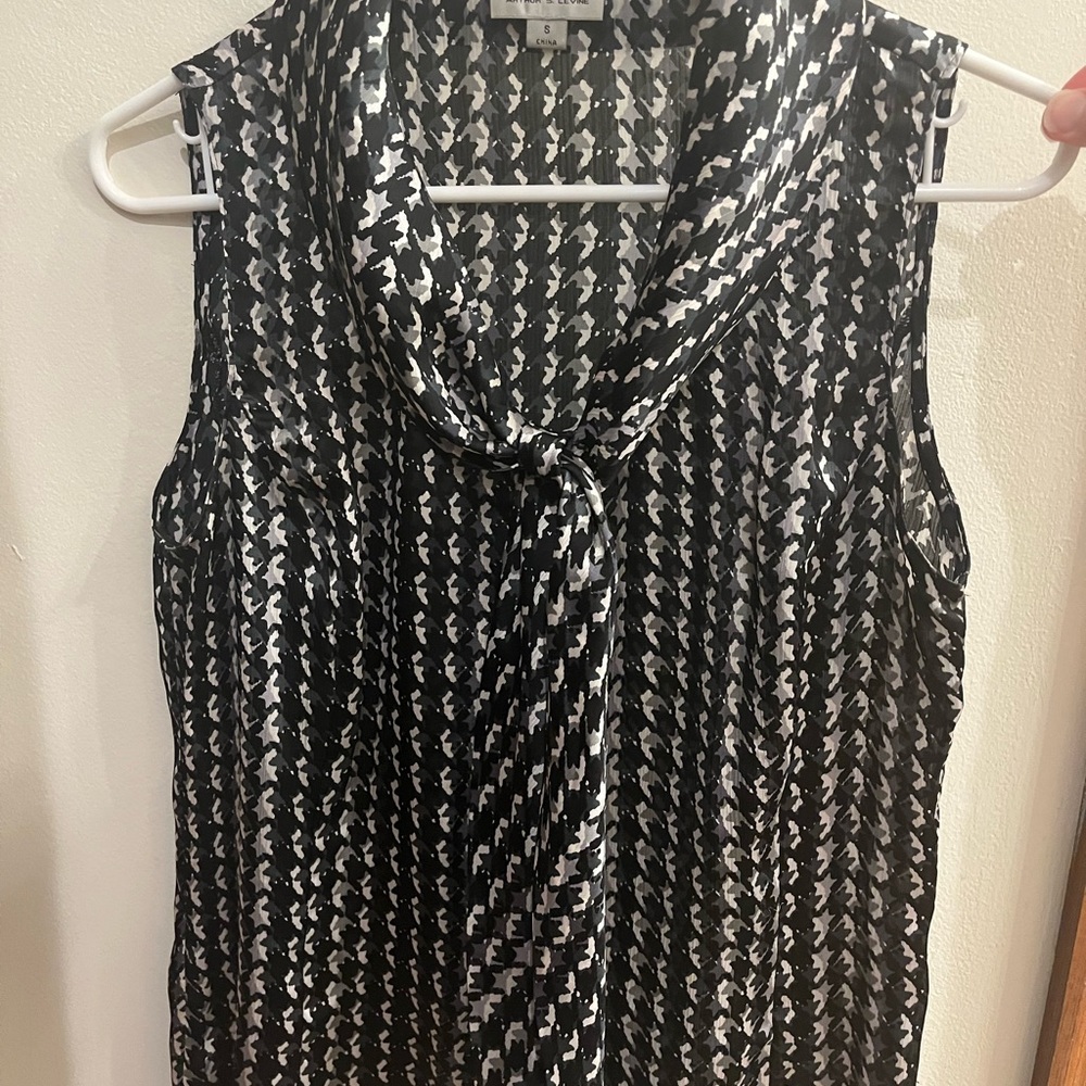 Professional looking black sleeveless shell by Tahari size small